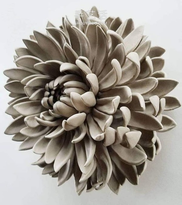 Exquisite handmade porcelain flowers! Looks like real beautiful flowers