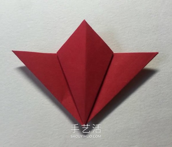 Simple origami 4 petals and glue to get a four-petal flower! 