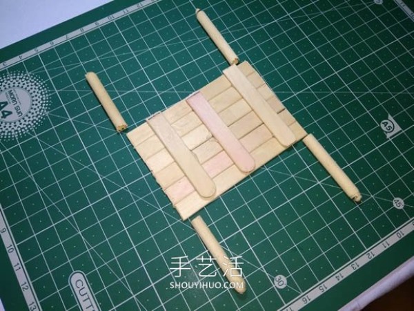 The mini ones are cute! Video of making tables and chairs with ice cream sticks and matchsticks