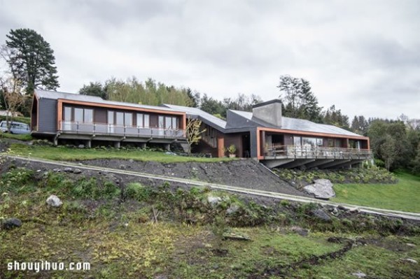 Decoration design of wooden house-style villa with invincible lake view in southern Chile