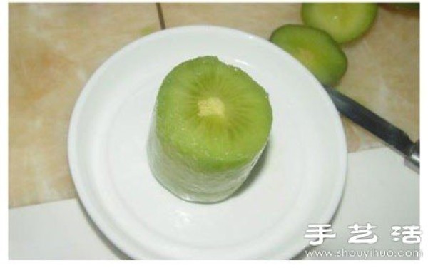 Two easy ways to eat kiwi fruit