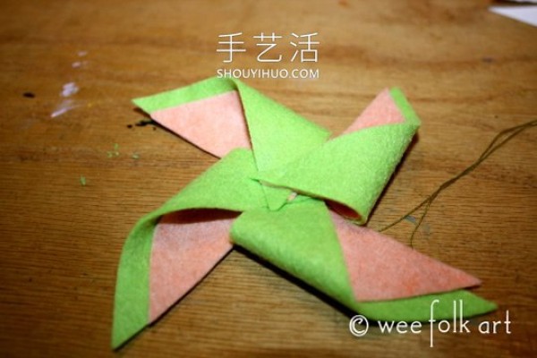 Illustrated tutorial on how to decorate a homemade felt pinwheel