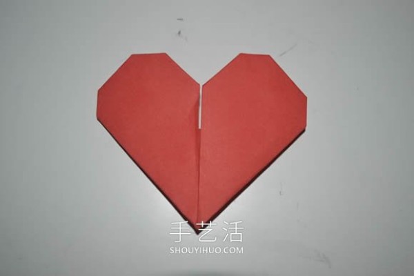 Illustrated steps for folding a simple handmade origami heart-shaped bookmark