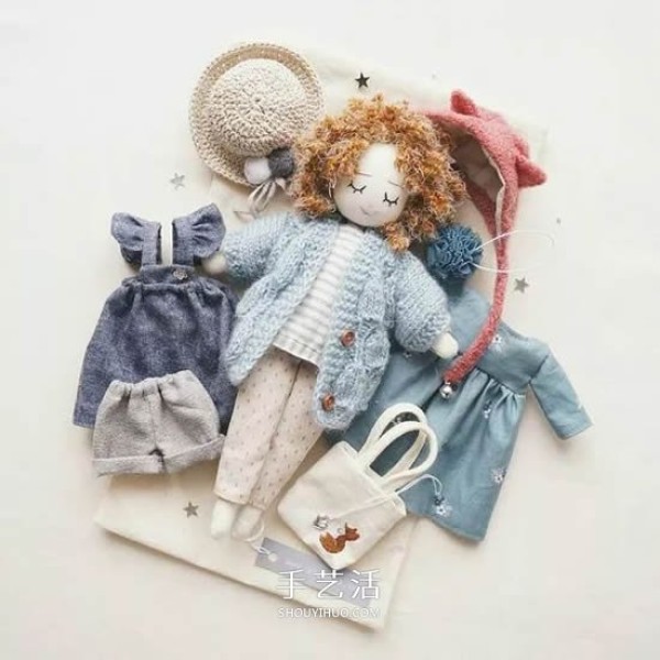 How to make a homemade dress-up doll with just a few pieces of cloth so your child can