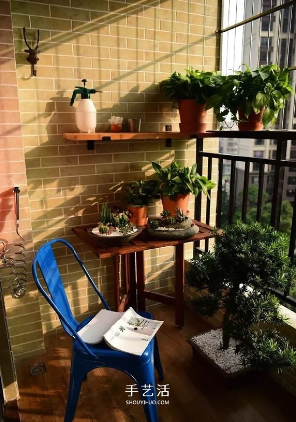 Pictures of flowers on a small balcony, beautiful and space-saving! 