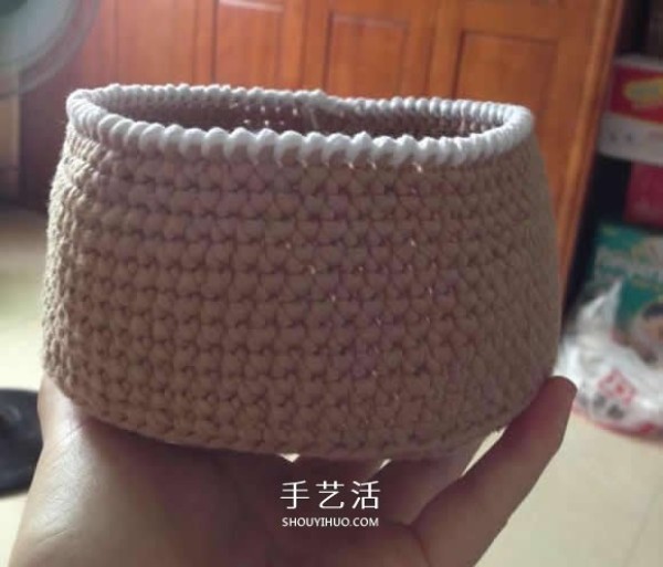 How to Knit a Wool Storage Basket and Crochet a Round Storage Basket Illustration