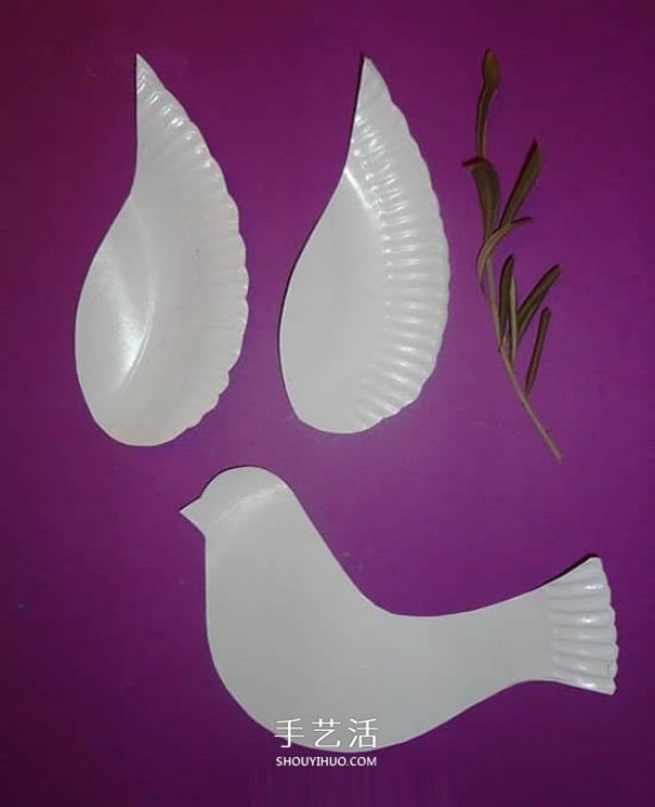 How to use paper plate waste to make a peace dove for National Day