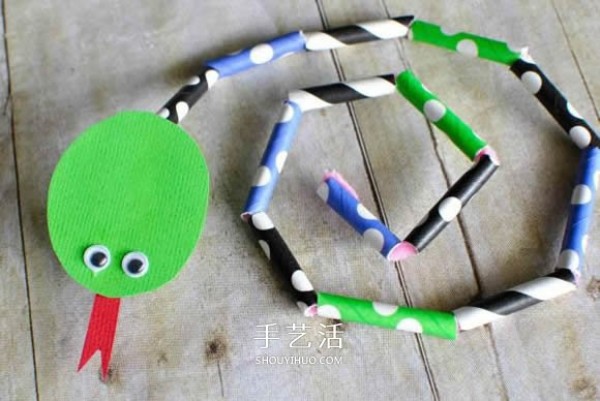 A simple tutorial on how to make a straw snake in kindergarten