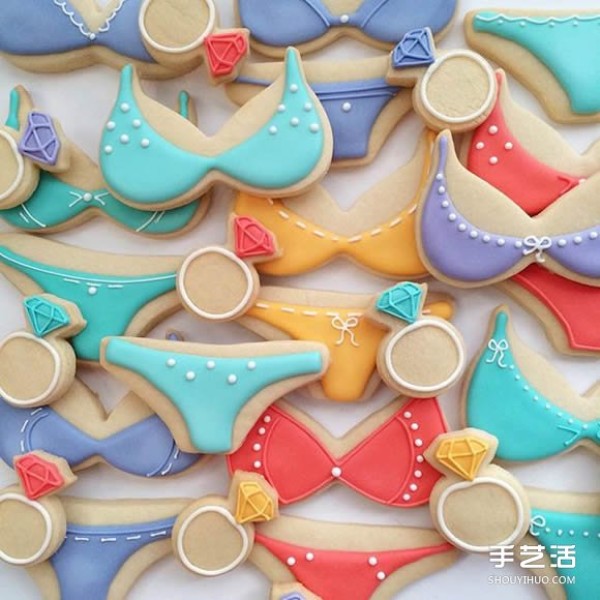 She who loves colors and sweets creates dreamy fondant cookies