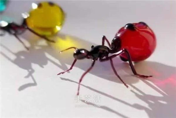 The extremely realistic insect glass sculpture is restored one to one! 