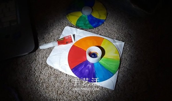 Tutorial on making rainbow top toys from old CDs