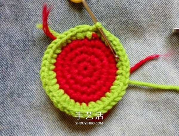 The most fun way to crochet a woolen watermelon for hanging ornaments in summer