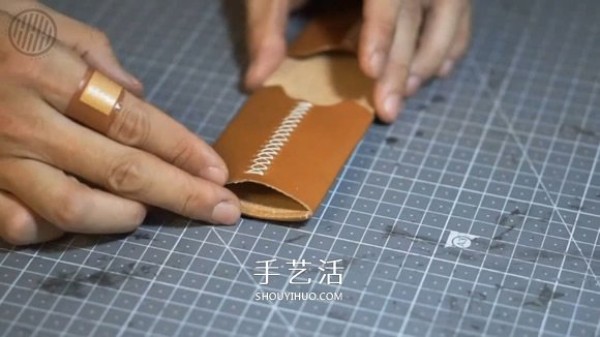 Detailed steps for making a homemade mens bi-fold leather wallet