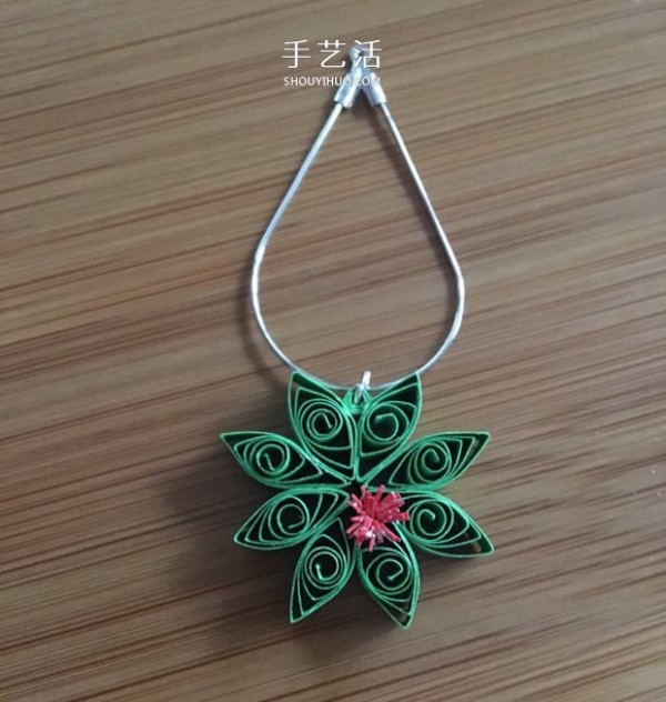 DIY Christmas quilling paper snowflake decoration method illustration