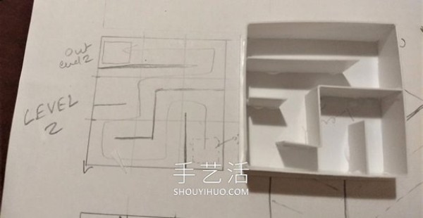 Detailed illustration of the method of rolling beads in a homemade maze toy box