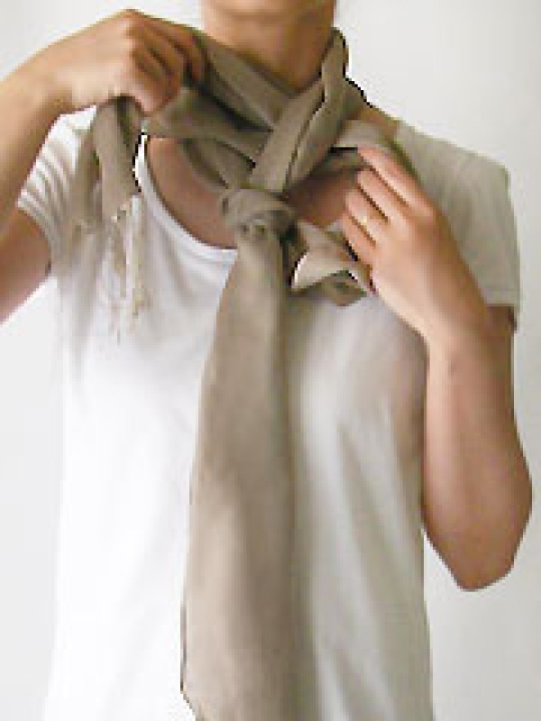 A comprehensive collection of various ways to tie a scarf, and 60 ways to tie a long scarf