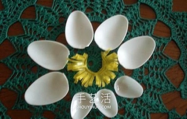 Illustrated tutorial on how to make your own disposable spoon lotus