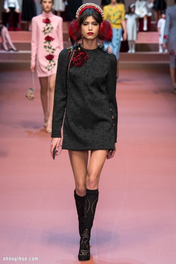 Dolce & Gabbana 2015 Autumn and Winter Fashion: An Ode to Mothers Love