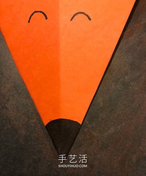 Illustration of the simplest way for children to make origami foxes