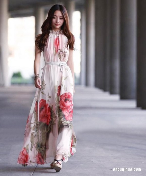 Choose long dresses with different patterns to bring out your ever-changing mood in summer