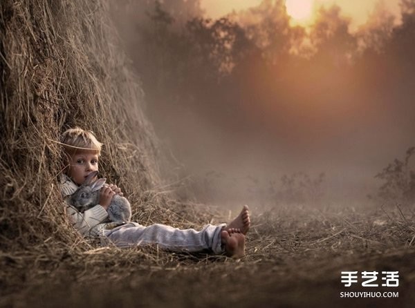 Appreciation of heart-warming photography of a cute little boy and animals