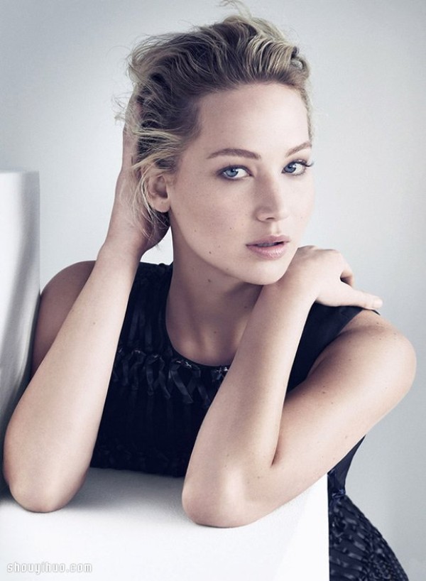 Jennifer Lawrence performs Be Dior handbag advertisement