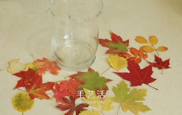 Dream glass bottle lantern DIY made by attaching fallen leaves to a glass bottle