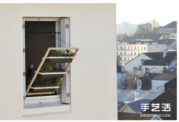 The movable window sill transformation makes green potted plants become the most unique window