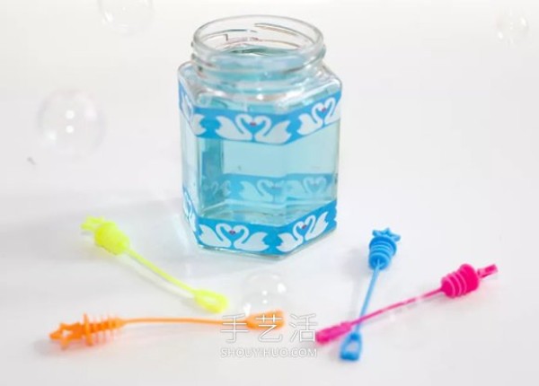 Tutorial on how to make the simplest recipe of homemade bubble water