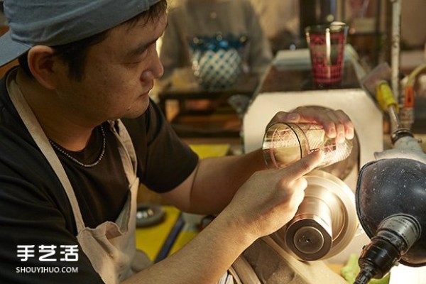 When Starbucks meets the traditional handmade glass craftsmanship of Edo, Japan! 