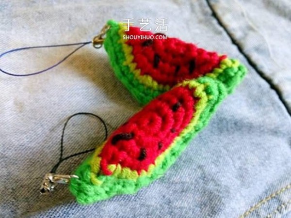 The most fun way to crochet a woolen watermelon for hanging ornaments in summer