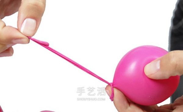 Illustrated balloon styling tutorial: Make a cute little pink pig step by step