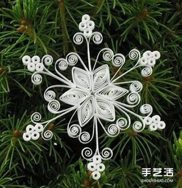 Hand-made paper snowflake tutorial, illustrations of how to make beautiful rolling paper snowflakes