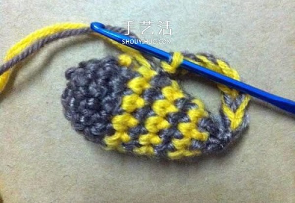 Working hard and busy collecting honey every day! Yarn Bees crochet method