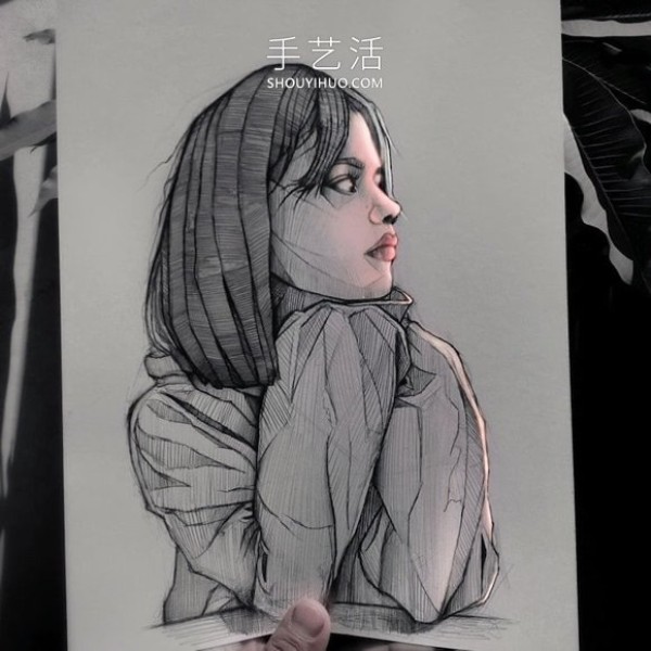 Creative pencil drawing DIY that looks like its illuminated by fluorescent lights