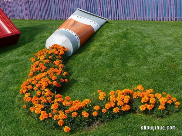 Spilled Flower Pots gardening method makes the backyard look like a picture