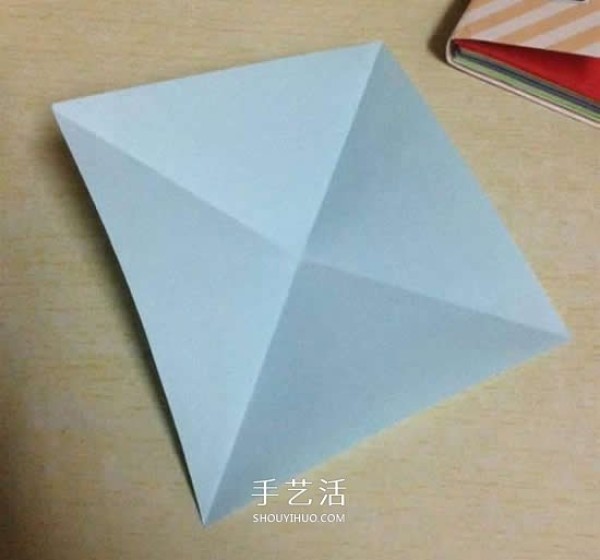 Illustration of a simple method for children to make origami penguins