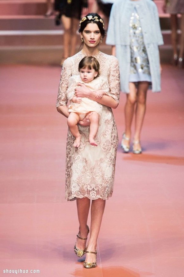 Dolce & Gabbana 2015 Autumn and Winter Fashion: An Ode to Mothers Love