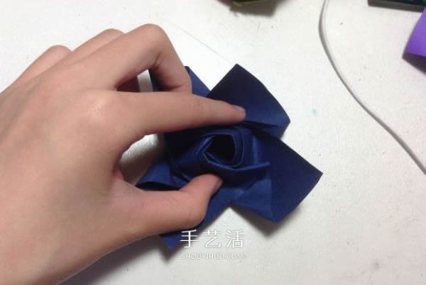 How to make origami rose flowers with handmade illustrations of rose flowers