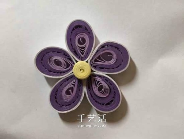 A simple introductory paper quilling tutorial How to make handmade paper flowers