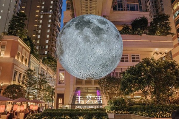 A different moon-viewing experience! Giant moon installation art work