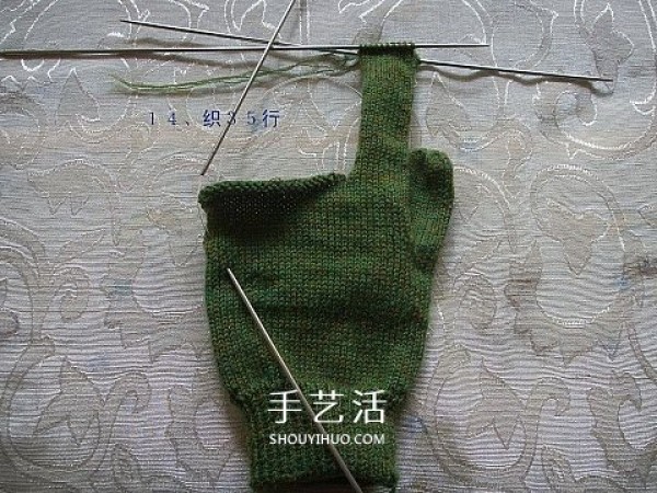 Hand-knitted hand-knitted finger gloves of solid-color, pattern-free gloves