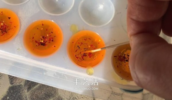 How to make a homemade imitation amber resin keychain