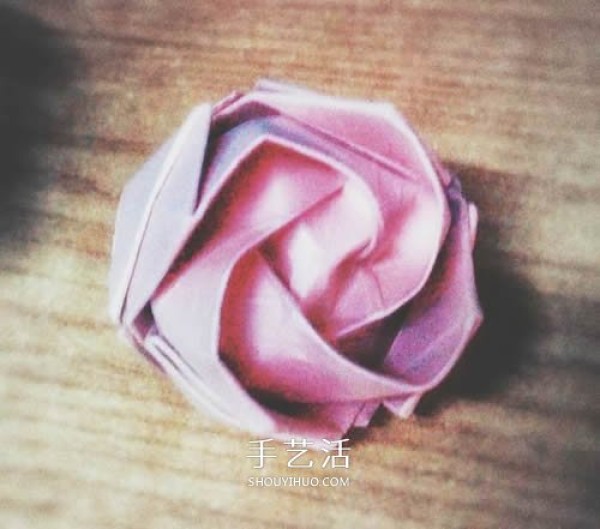 Illustrations of how to fold Huaxins improved version of Kawasaki roses are suitable for beginners