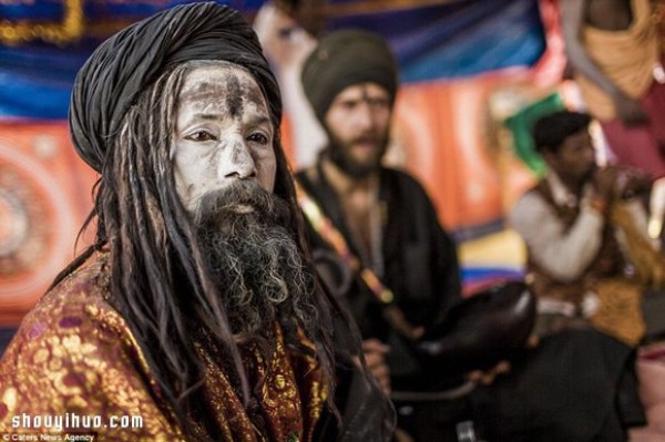 The terrifying "corpse-eating tribe" Aghori in Varanasi, India