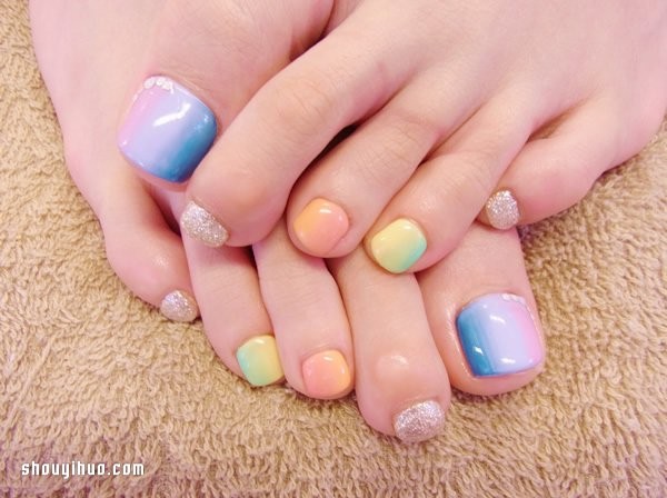 Summer color vertical gradient manicure, showing mature charm! 