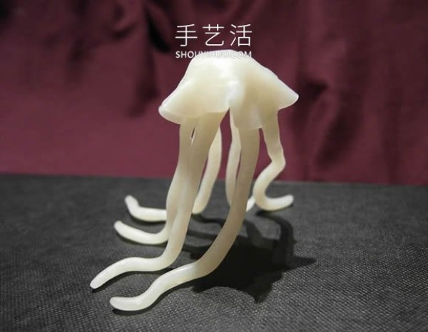 Illustrated tutorial on how to make your own realistic clay jellyfish