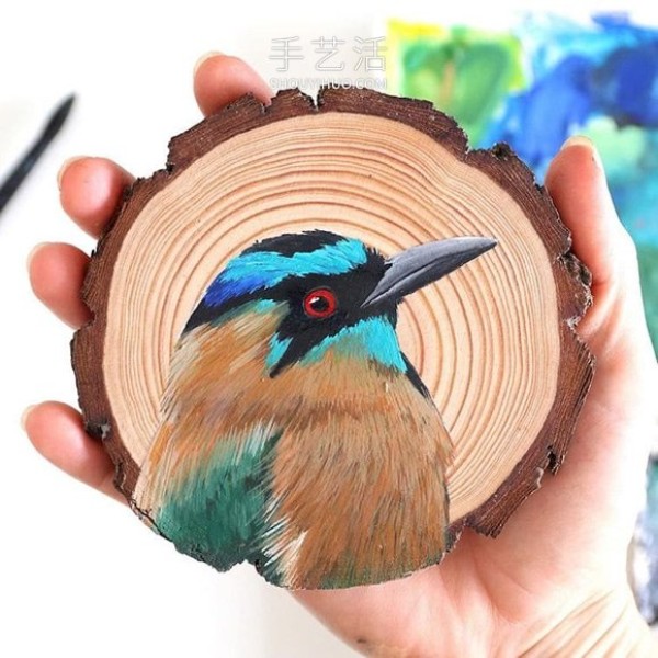 The artist spent 100 days painting 100 species of birds on wood chips