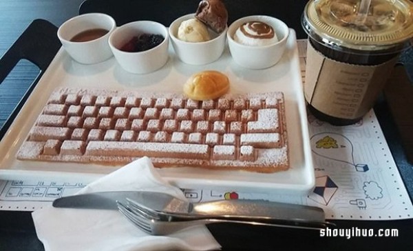 Wonderful feeling, please enjoy keyboard waffles and mouse bread