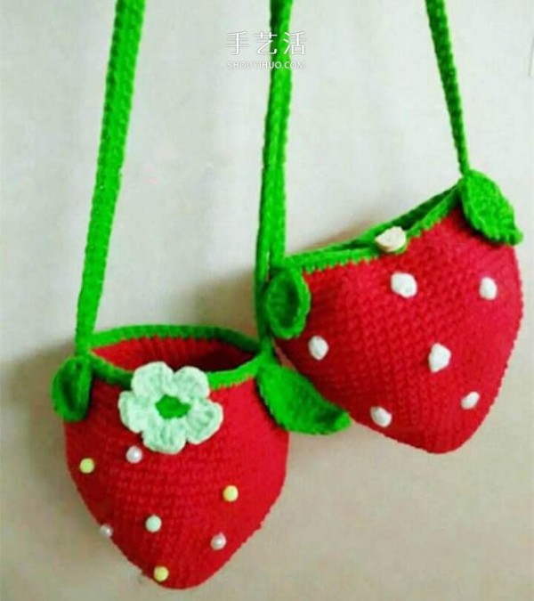 How to knit a cute crocheted wool bag for children with a strawberry bag